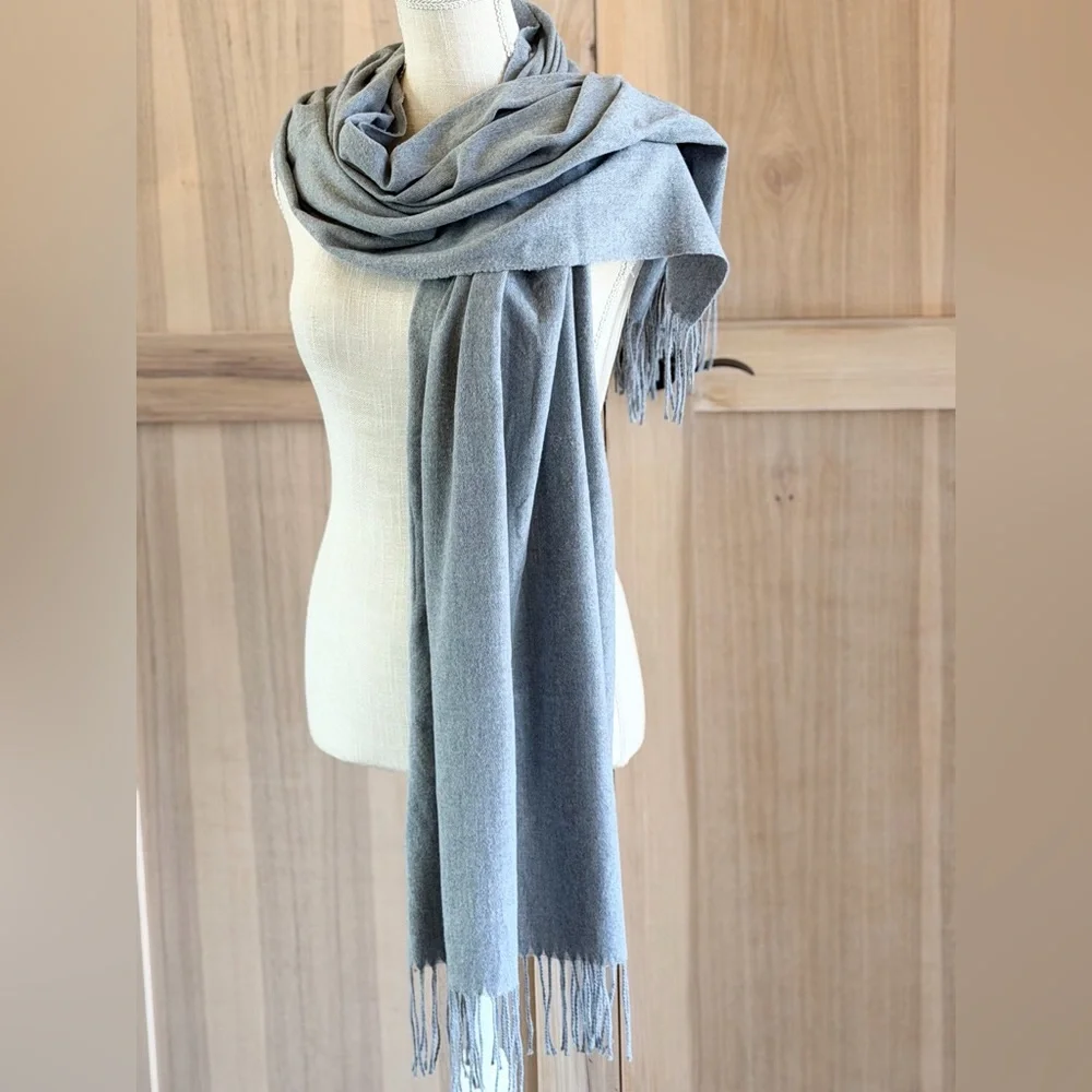 Sky Cashmere Gray Wool Scarf. 25”x68”. Neutral | Cozy | Fringed | Warm. EUC
